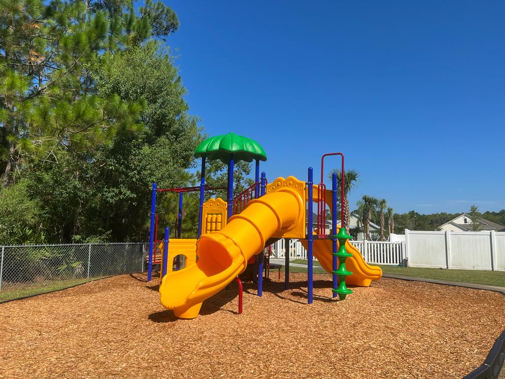 commercial playground supplier north florida